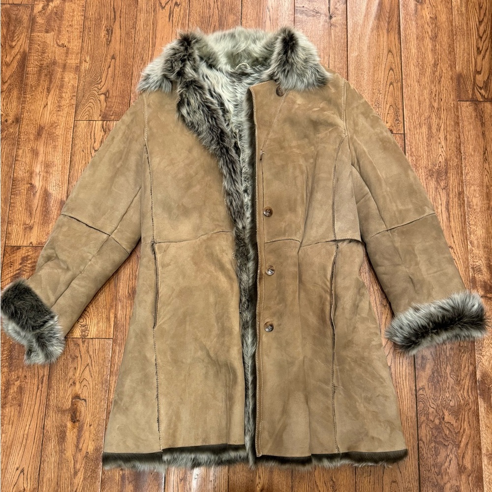 Women’s small jacket from the brand Gimos. Suede and Fur. Size small.